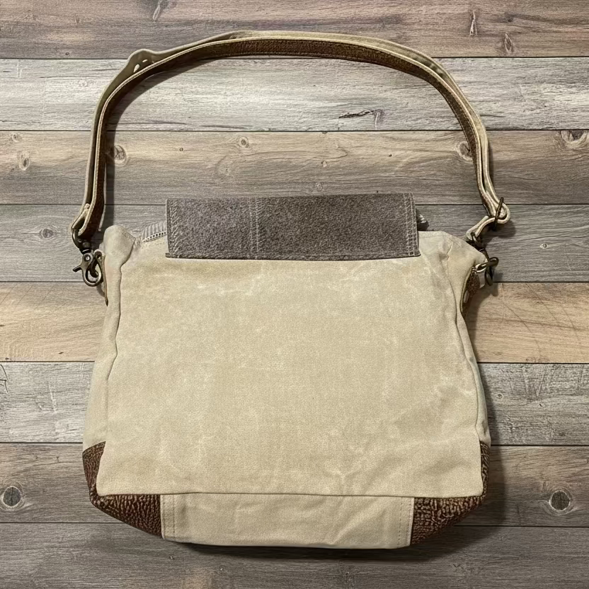 Factual Messenger Myra Bag